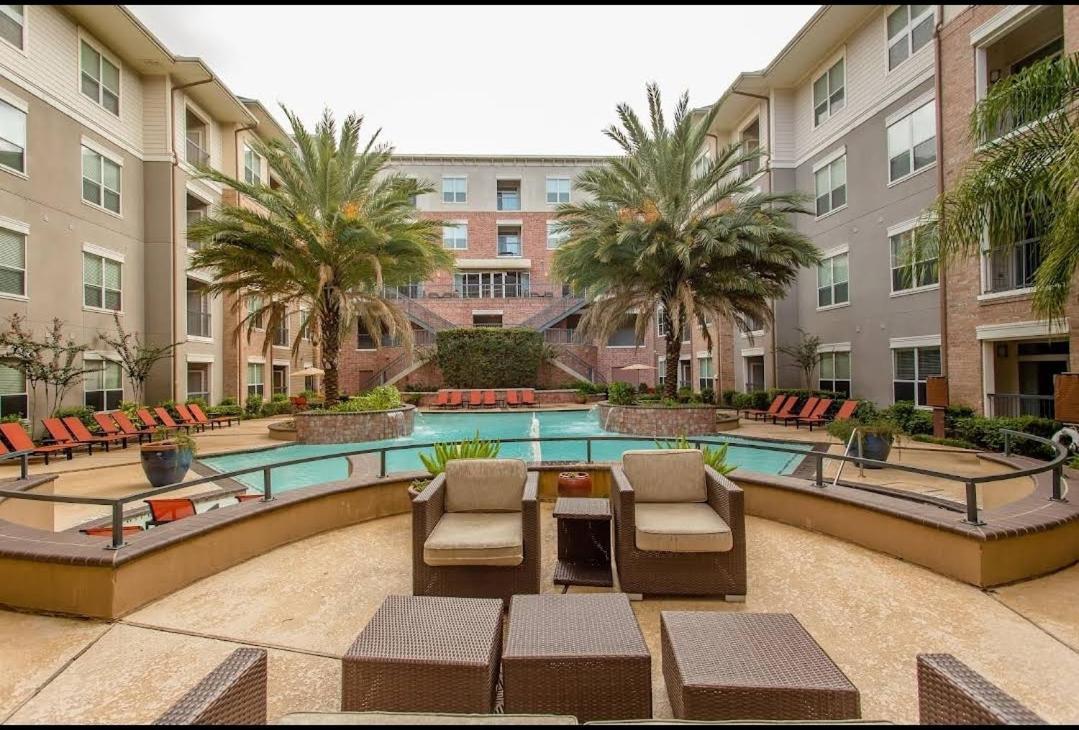 Welcome To The Suite Spot Luxury 1Bedroom Mid-Rise In Suger Land ヒューストン エクステリア 写真